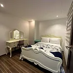 Moderno Apartamento Urbano: Confort Y Estilo.
