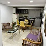 Moderno Apartamento Urbano: Confort Y Estilo.