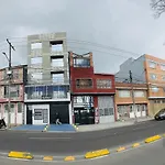 Aparta Hotel Los Nogales , Cerca Al Aeropuerto