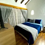 Hotel Niza Colonial