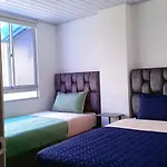 Aparta Hotel Los Nogales , Cerca Al Aeropuerto