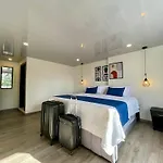 Hotel Embajada 44