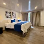 Hotel Embajada 44