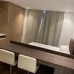 Avanzza Parque Central 200