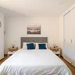 Loft Moderno Con Vista Al Centro Y Monserrate