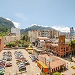Loft Moderno Con Vista Al Centro Y Monserrate