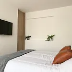 Suite En Central 19B