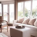 Luxury Living In Nogal 3 Bedrooms & Terrace