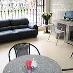 Hotel Castellana Inn