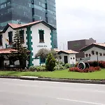 Hotel Charlies Place