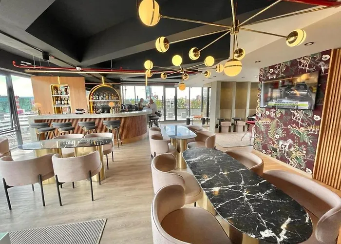 Icon 100 Luxury Apartasuites