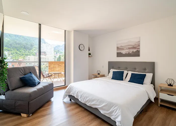 Loft Moderno Con Vista Al Centro Y Monserrate