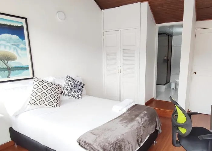 HABITACION AMPLIA BAÑO Y BALCON UNICENTRO norte