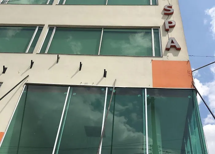 Titan Hotel & Spa