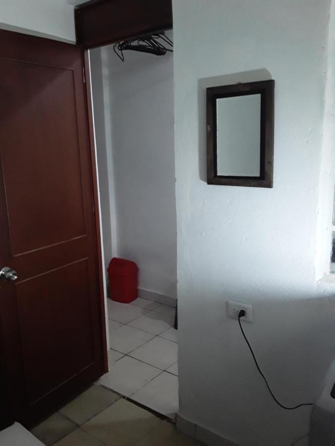 Hostal Okar - Airport *
