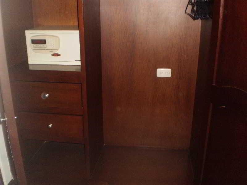 Embassy Park 4*