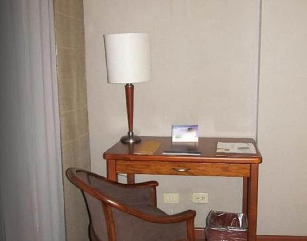 Hotel Estelar De La Feria 4*