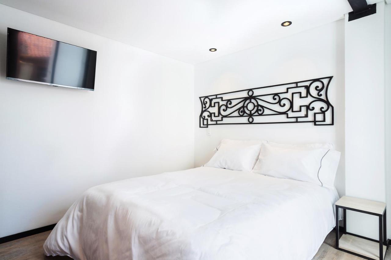 New Cozy 2 Bed 2 Bath In Central Location! *