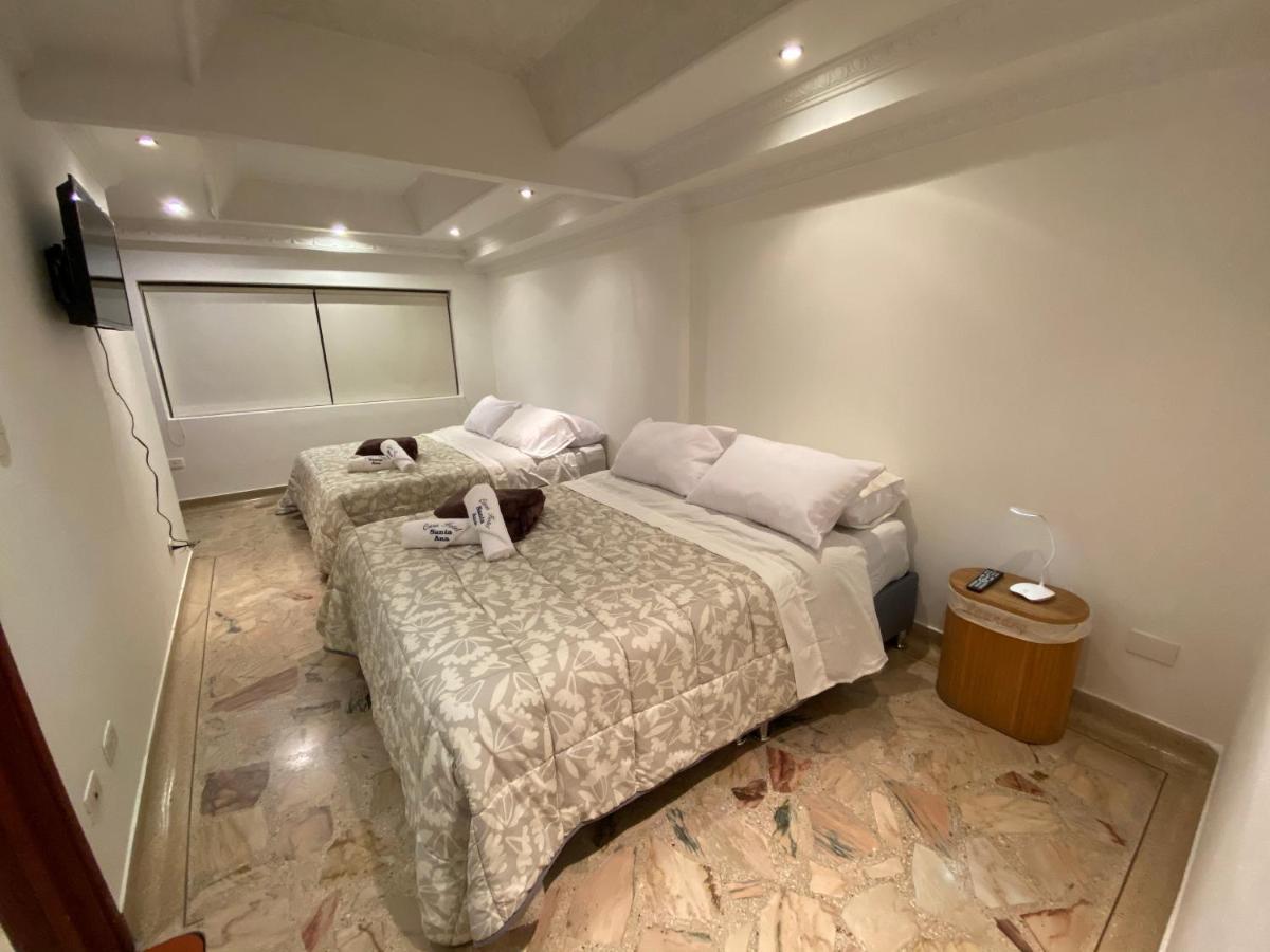 Casa Santa Ana Cedritos Hotel *