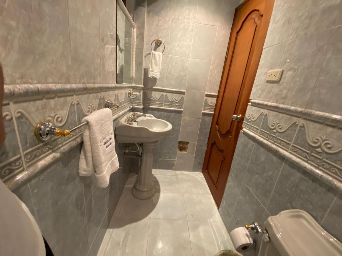 Casa Santa Ana Cedritos Hotel *