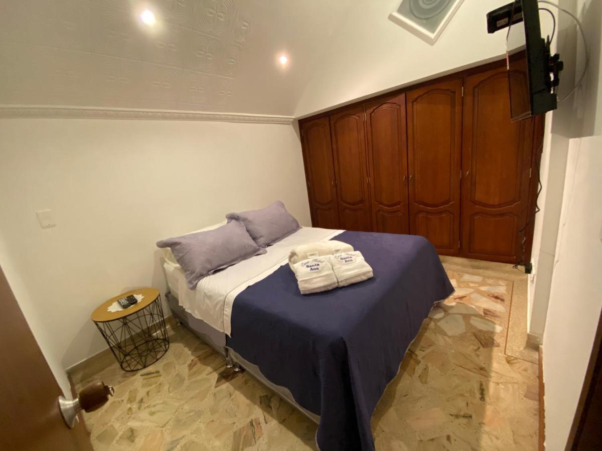 Casa Santa Ana Cedritos Hotel *