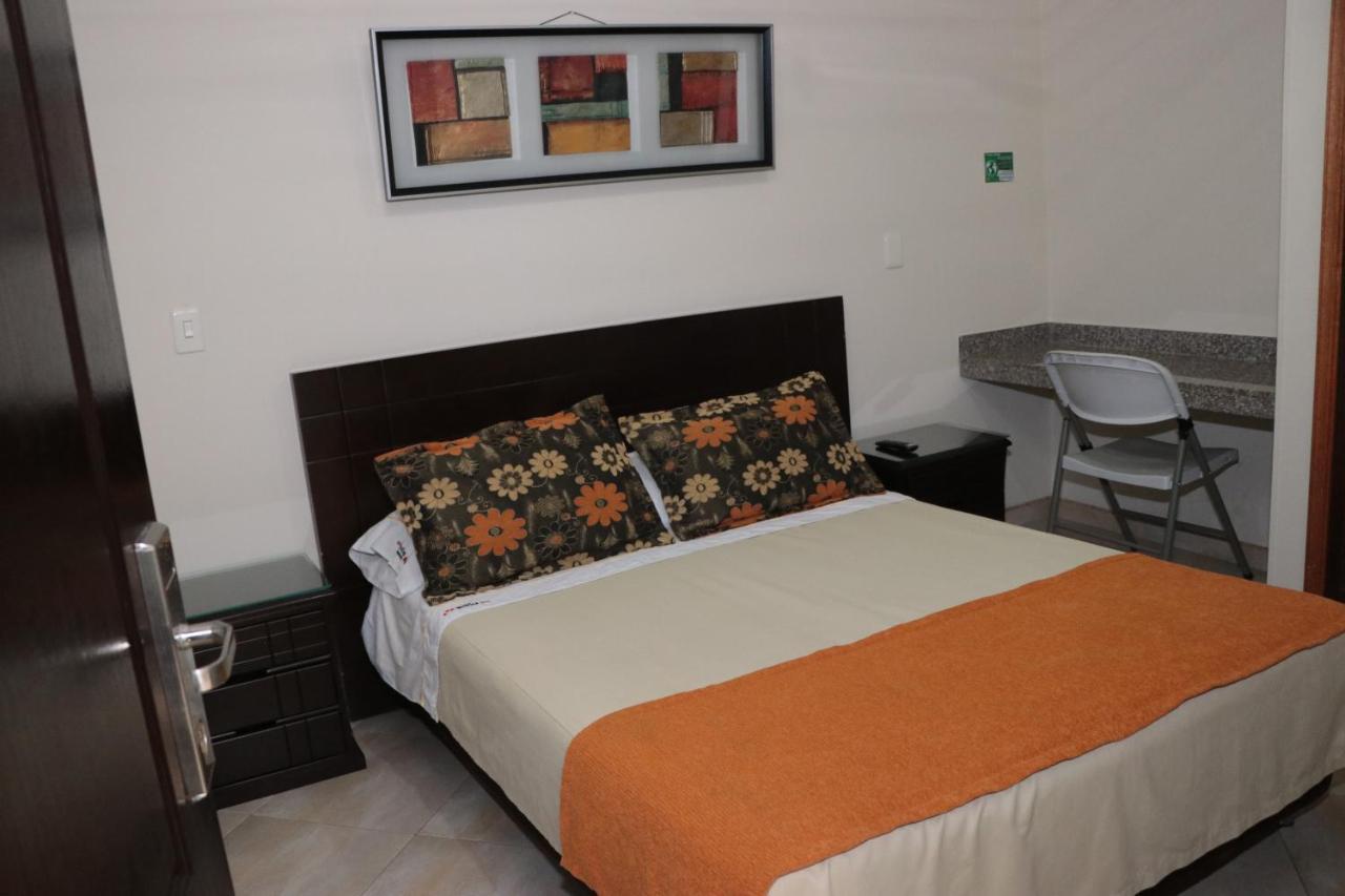 El Country Hotel