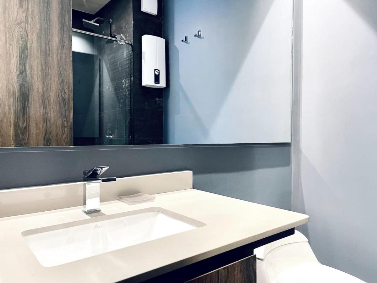 Modern 2br In Luxury Building