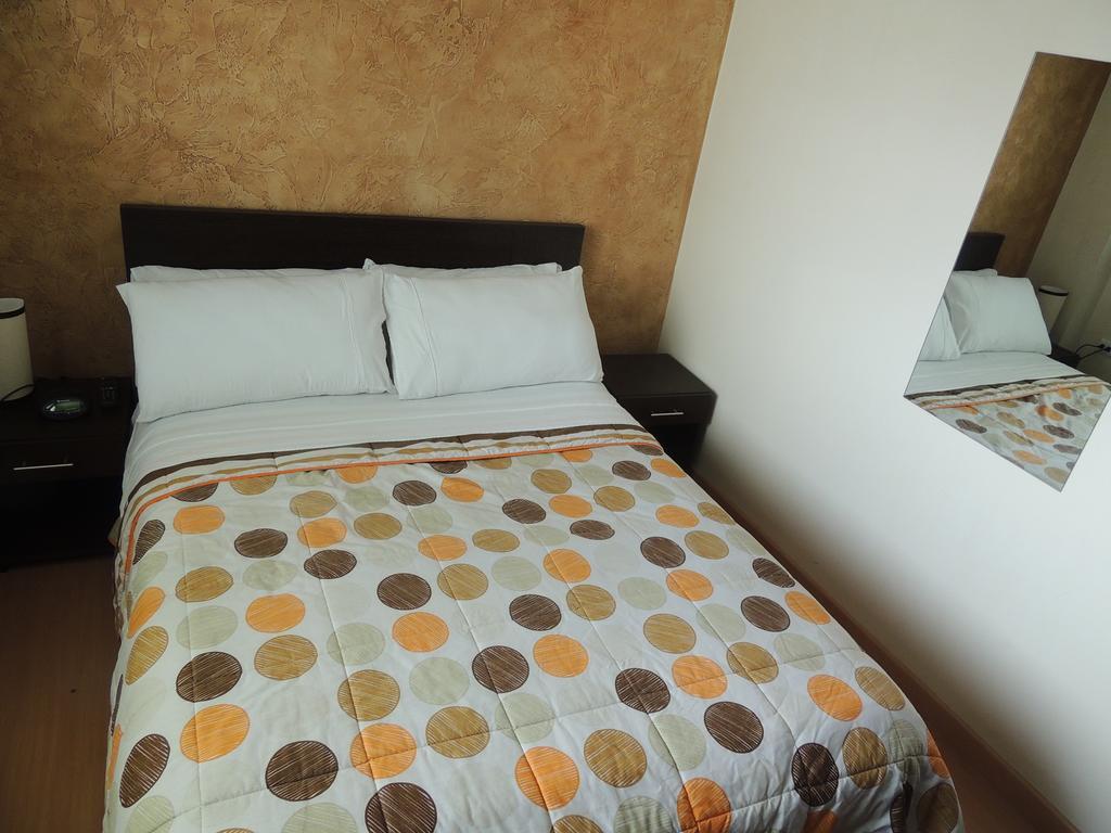 Hotel Titan & Bogota