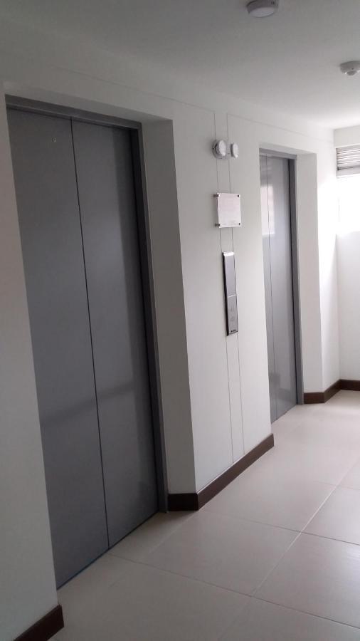 Nuevo Y Moderno Apartestudio Totalmente Amoblado Excelente Iluminación Bogotá