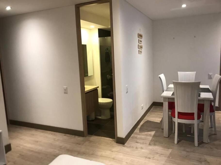 Confortable Apto 10 Min Del Aeropuerto Parq Gratis * Bogotá
