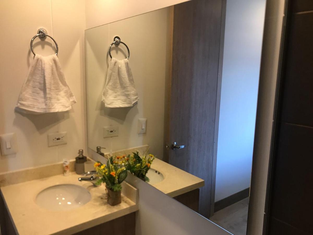 Apartamento Confortable Apto 10 Min Del Aeropuerto Parq Gratis