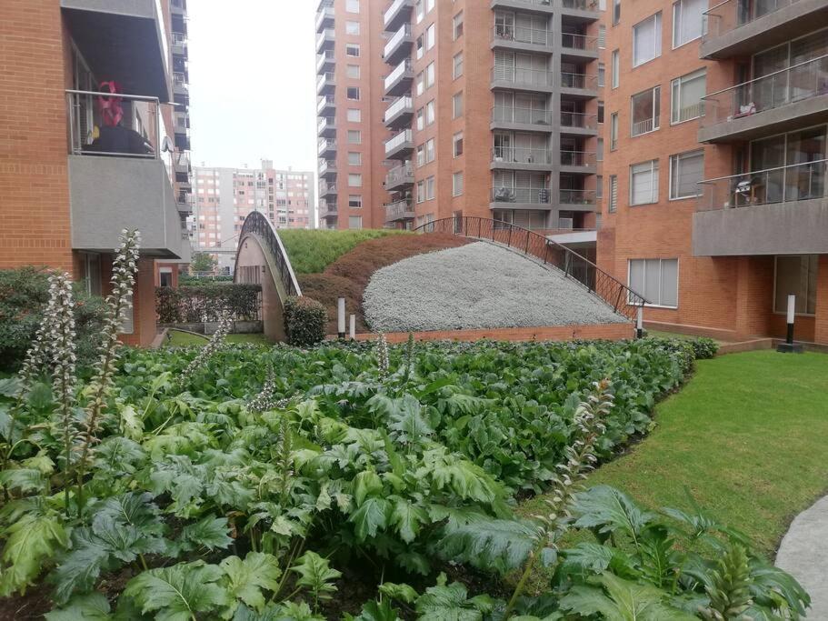 Hermosa Habitación Privada En Conjunto Residencial Cerca Al Aeropuerto Y Terminal De Bogotá, Zonas Comunes Se Comparten Con 1 Persona Apartamento *