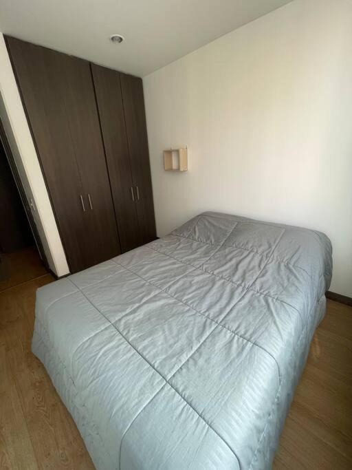 Hermosa Habitación Privada En Conjunto Residencial Cerca Al Aeropuerto Y Terminal De Bogotá, Zonas Comunes Se Comparten Con 1 Persona Apartamento *