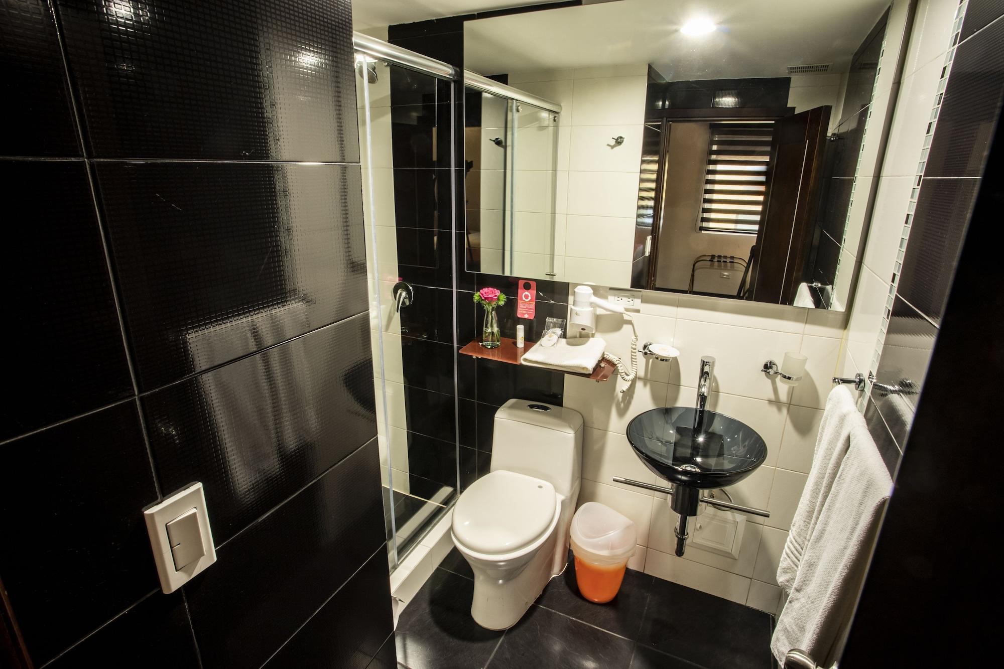 Hotel Sheridan Corferias 3*