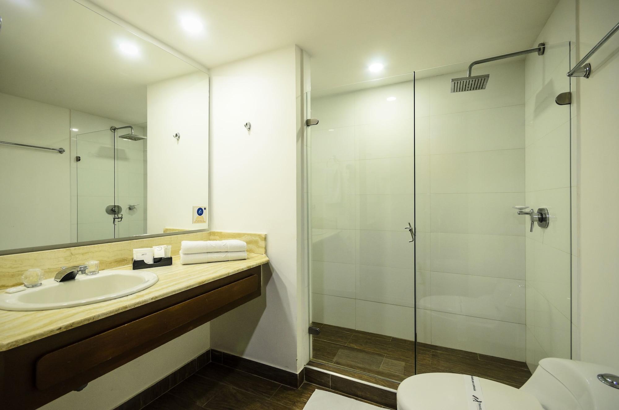 Travelers Y Condominioplenitud 3*
