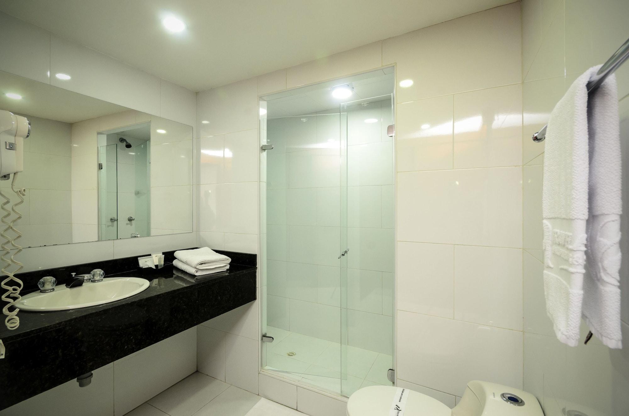 Travelers Y Condominioplenitud 3* Bogotá