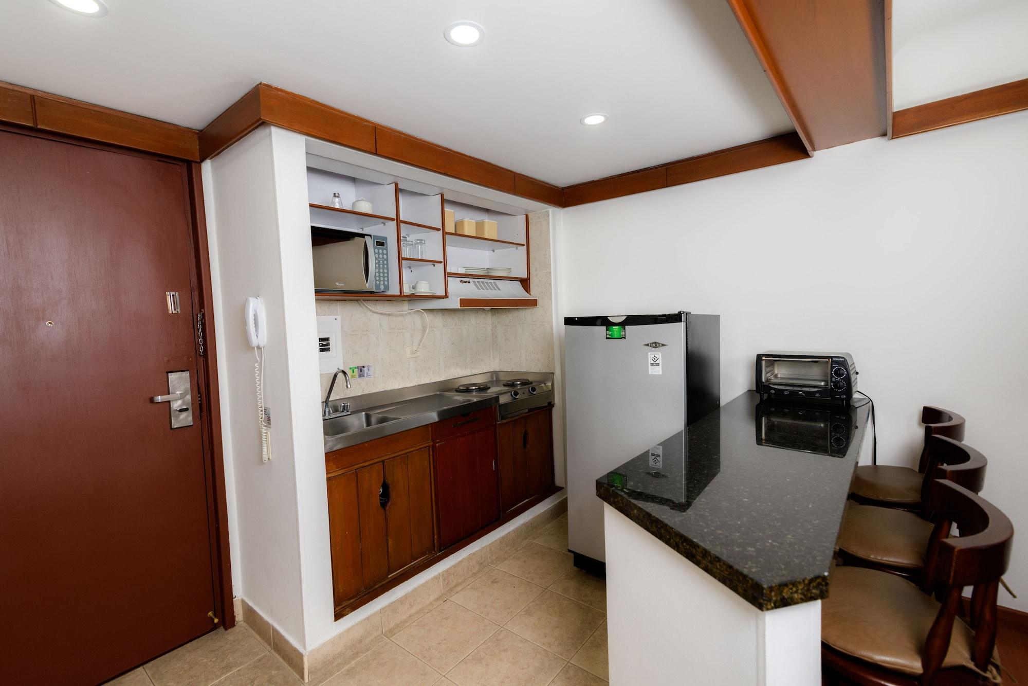 Travelers Y Condominioplenitud Hotel