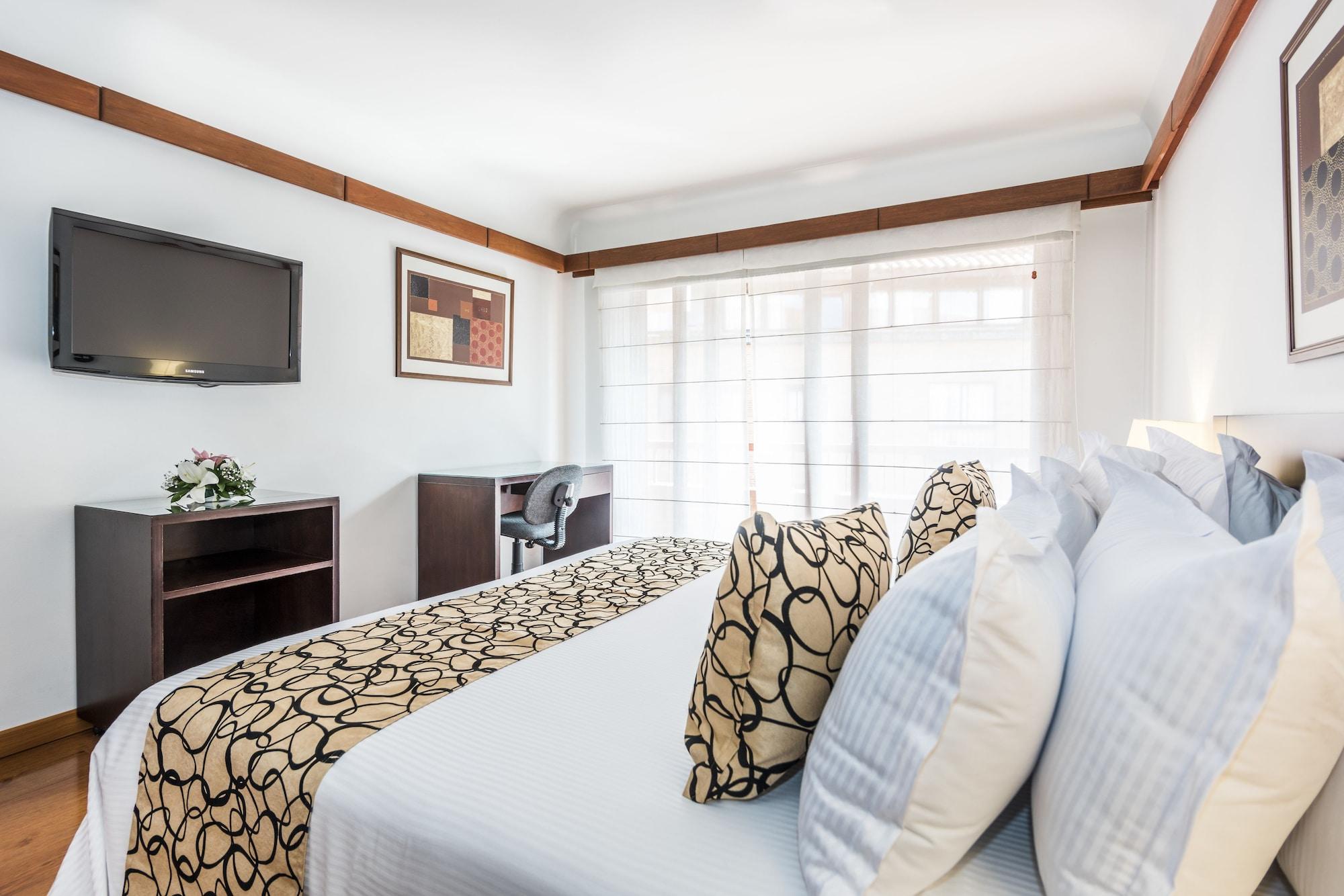 Travelers Y Condominioplenitud Hotel