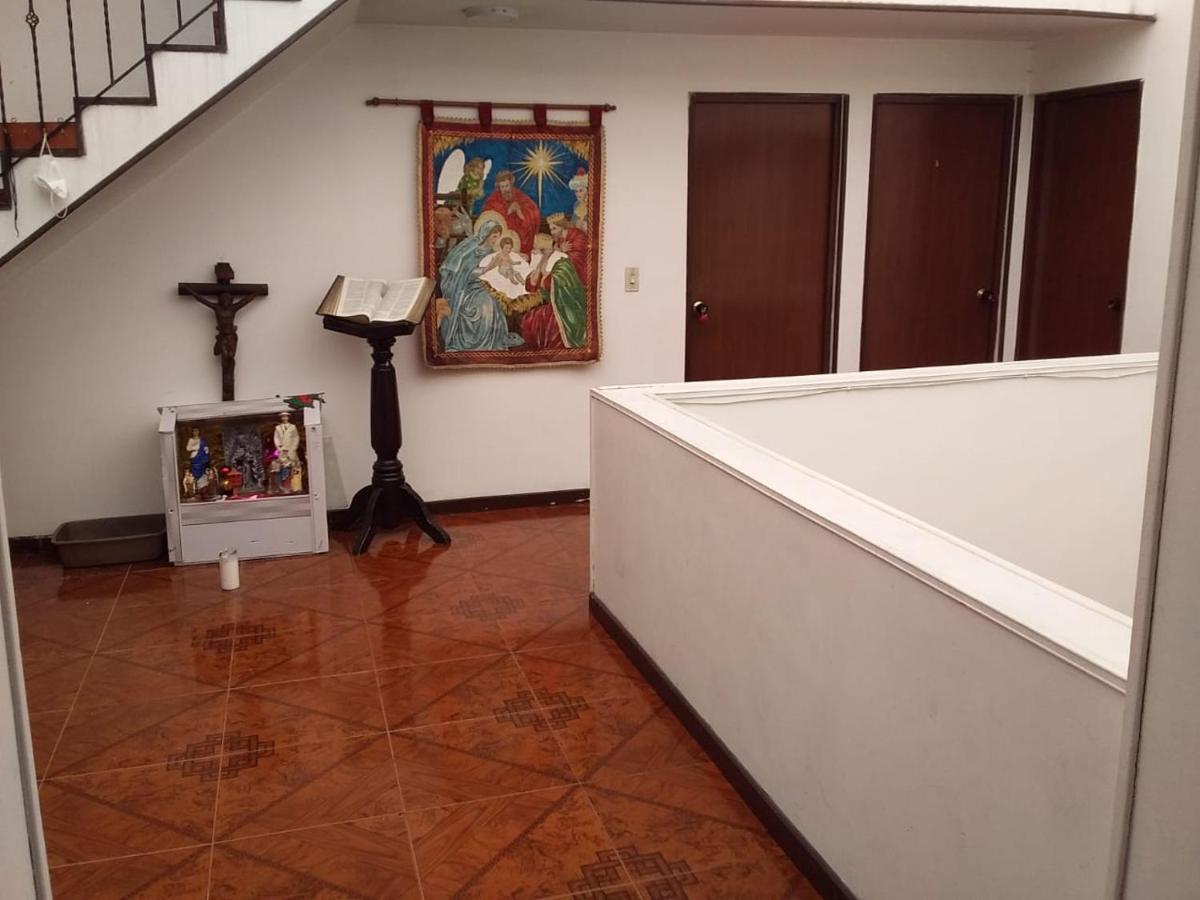 Con Bano Privado Cerca Al Aeropuerto Homestay Bogota