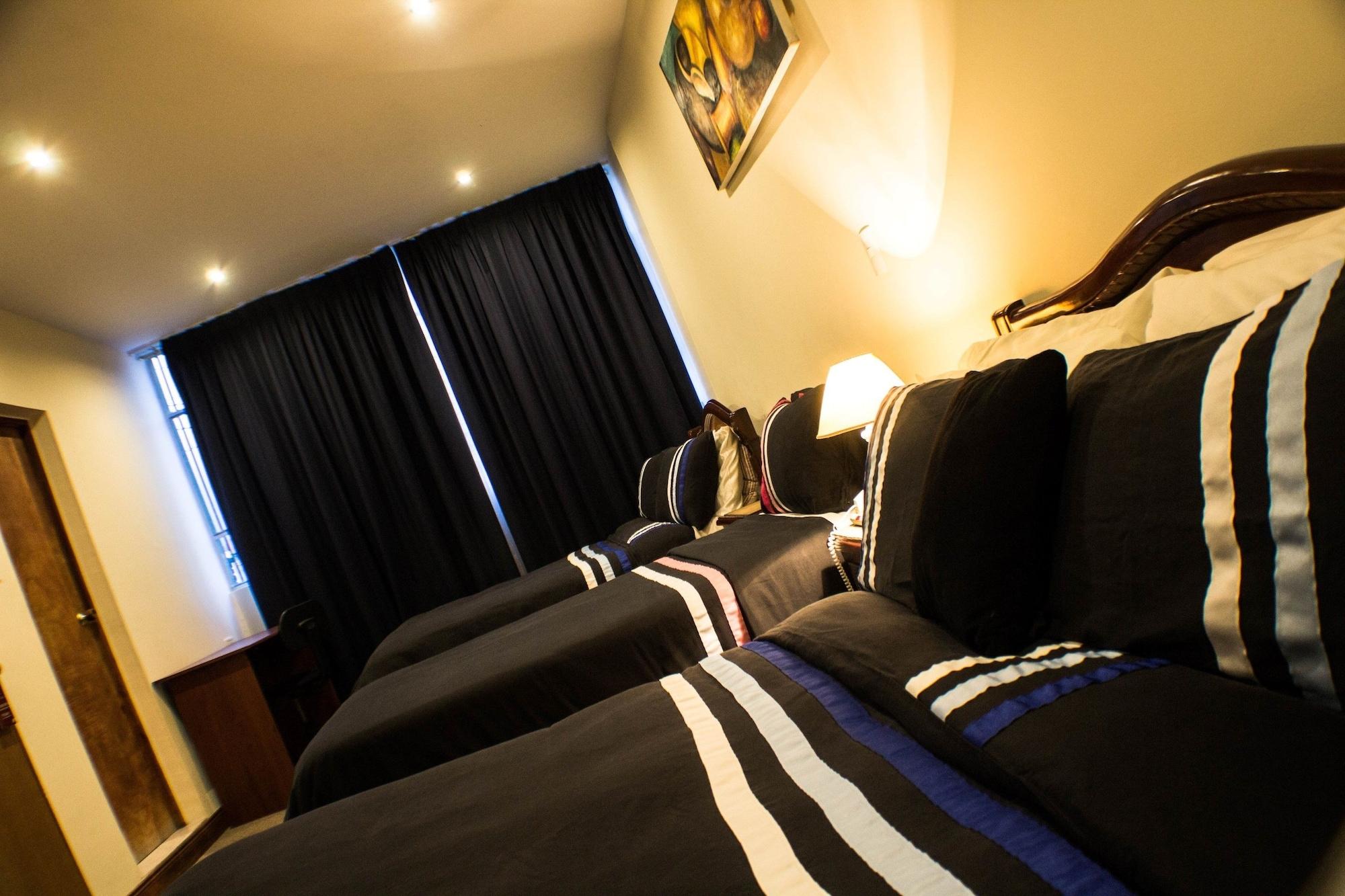 Charlies Place 3*