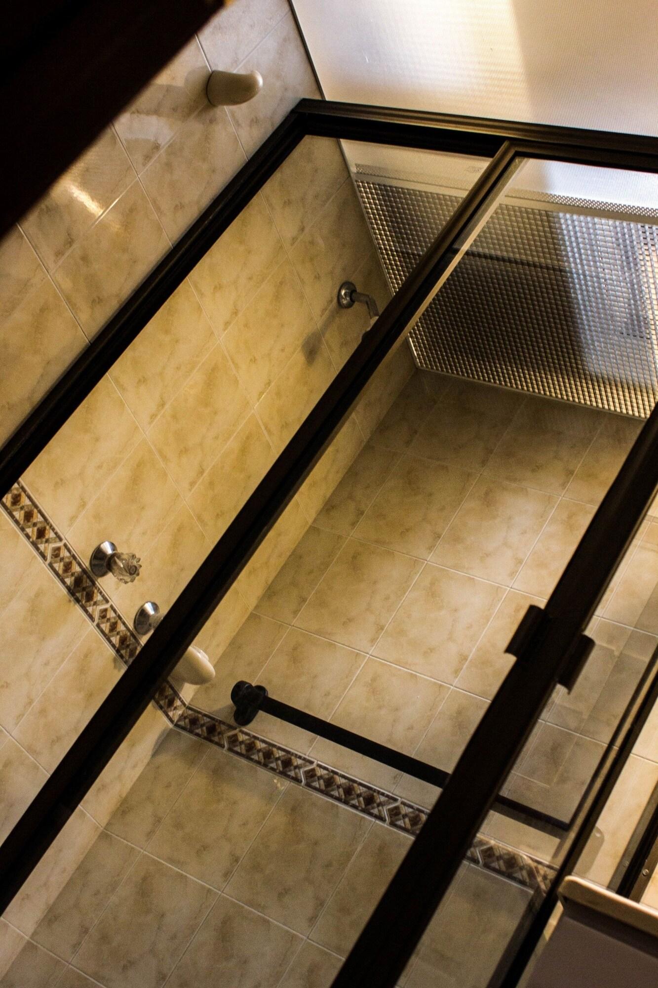 Hotel Charlies Place 3*