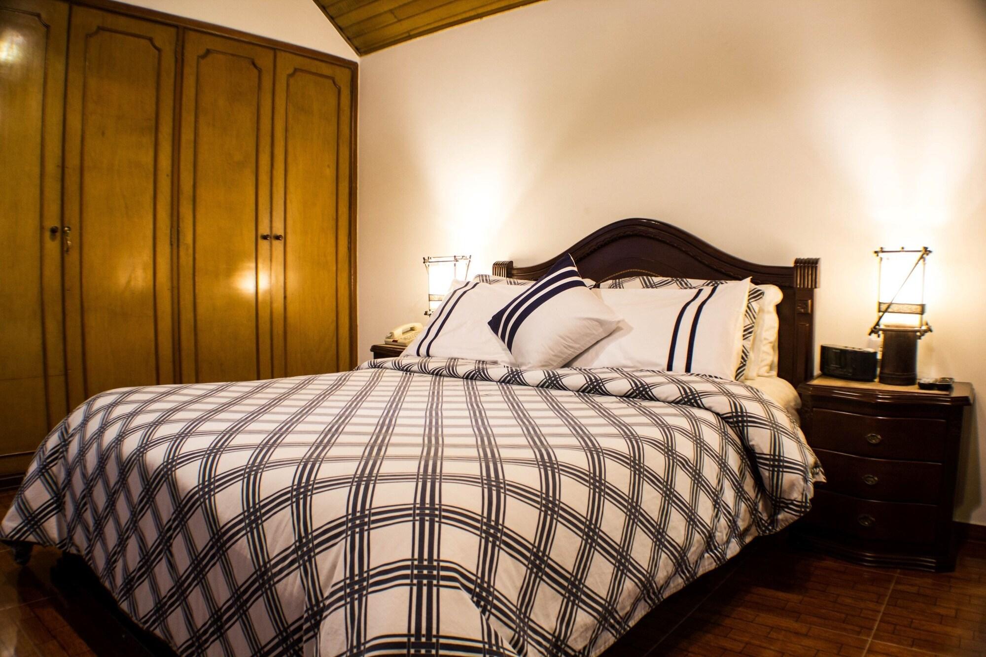 Charlies Place Hotel 3*