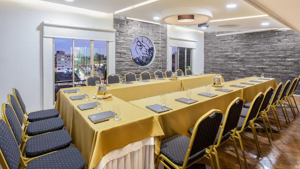 Hotel Embassy Park 4*