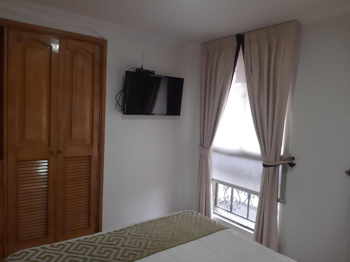 Le Select Hotel