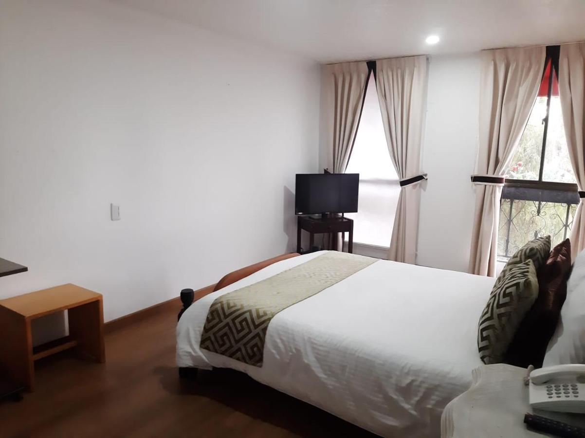 Le Select Hotel 4*