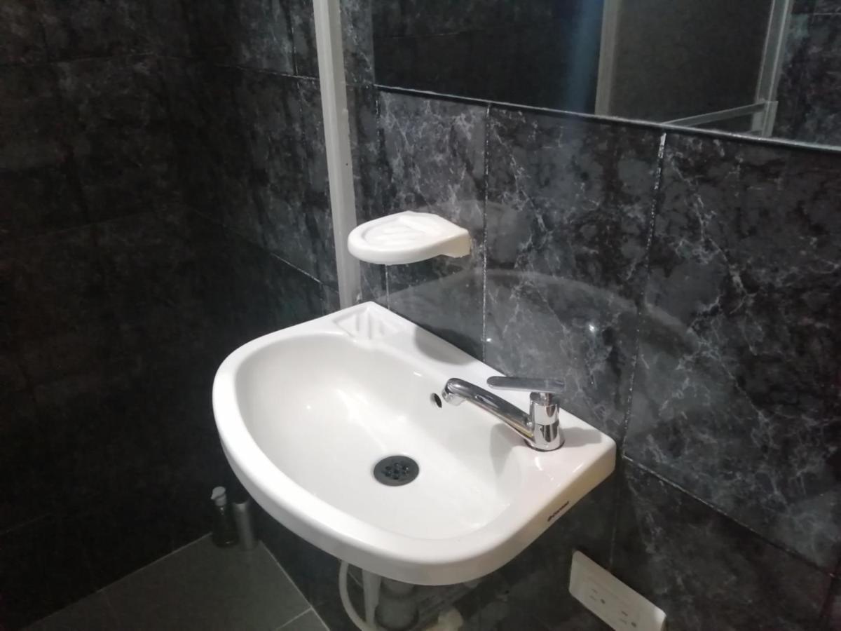 Pensión Habitación Privada Cerca Al Aeropuerto Y Terminal *