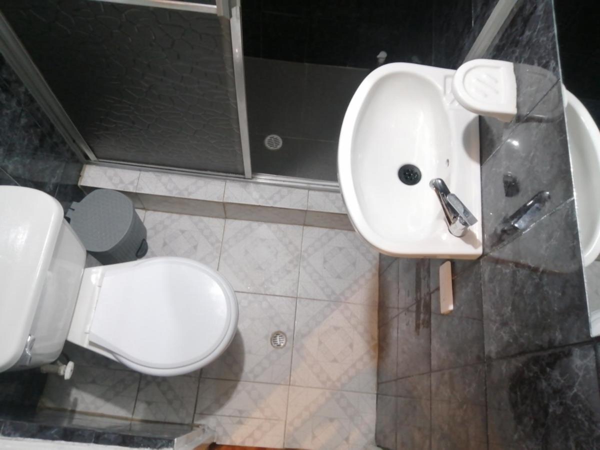 Pensión Habitación Privada Cerca Al Aeropuerto Y Terminal