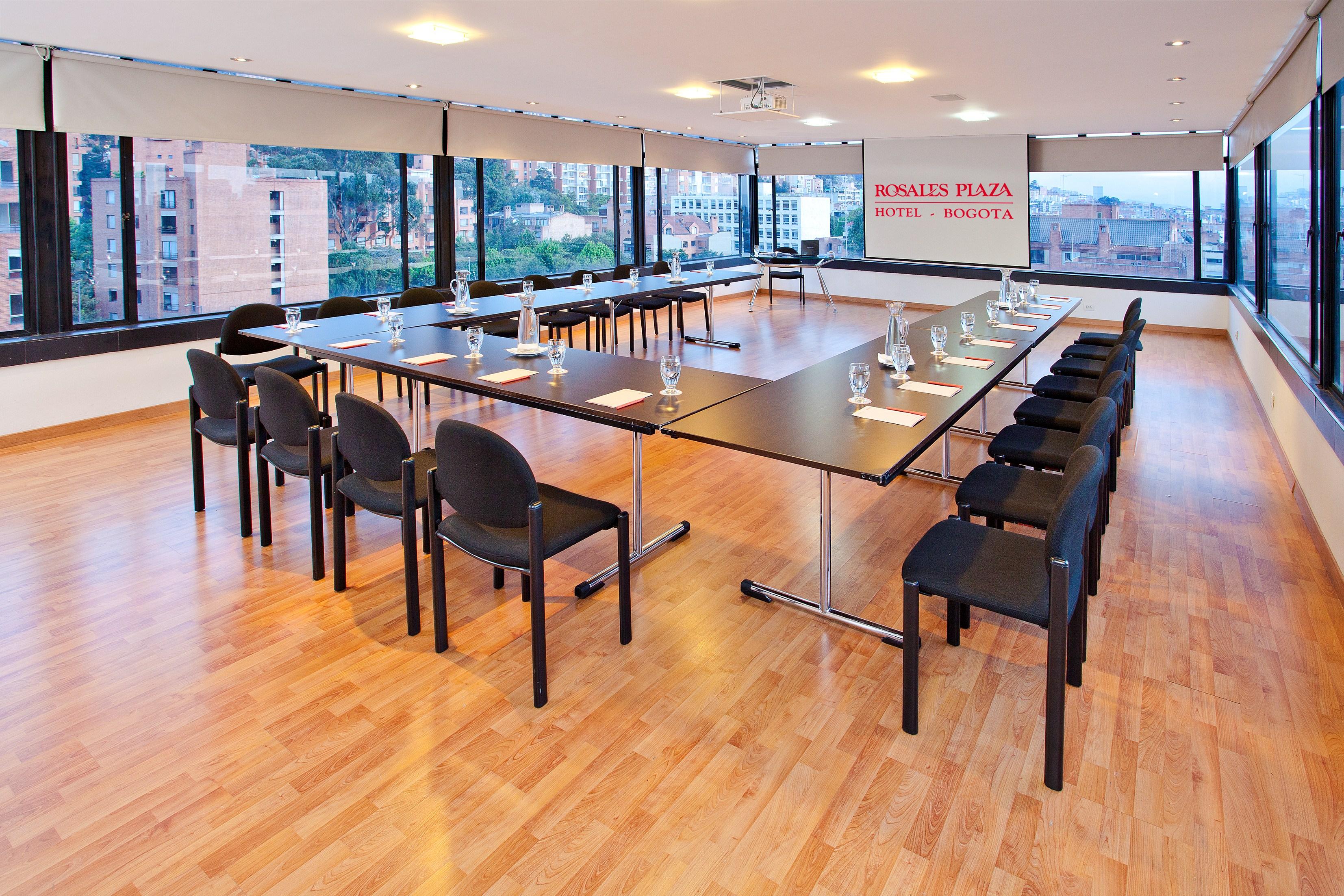 Hotel Rosales Plaza 4*