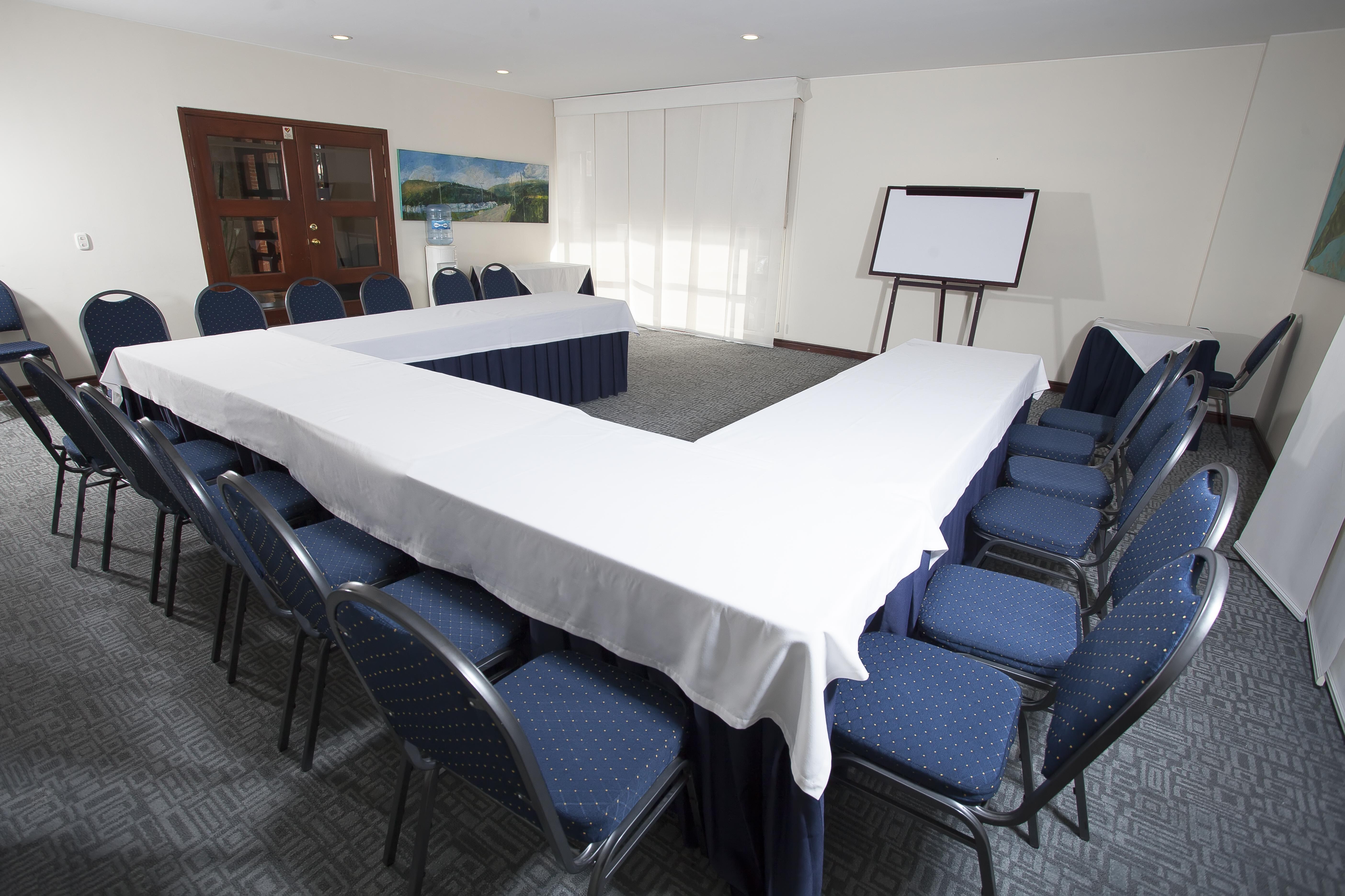 Cora 96 Street Apartahotel 4*