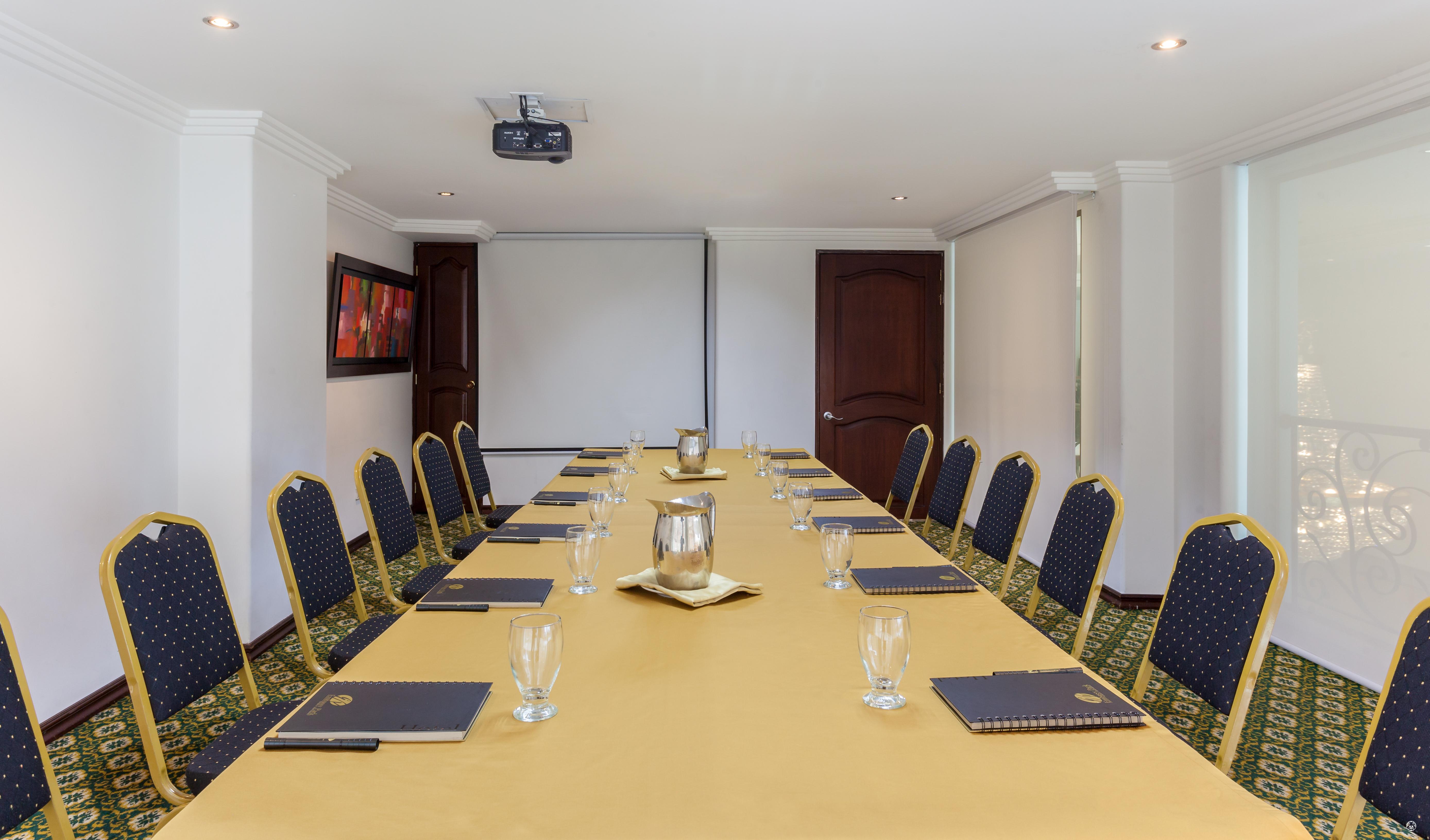 Embassy Park Hotel 4*